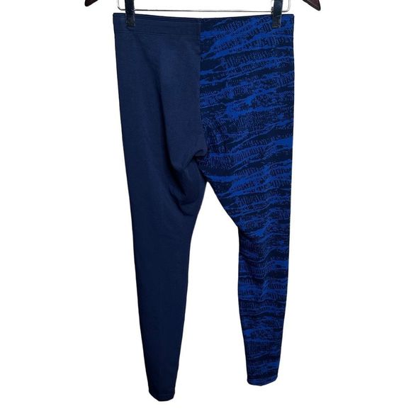 NWT Nike Seahawks Crop Leggings Medium - Picture 2 of 3